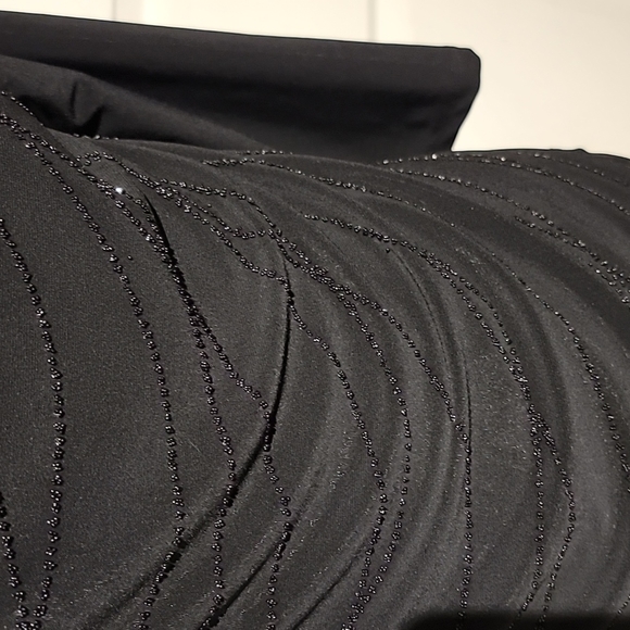 Fashion Bug Women's Black with Front Black Sparkle PullOver Blouse Large New - Picture 2 of 4